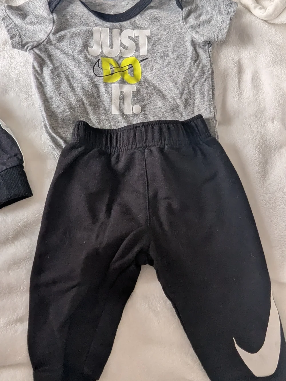 *PRE LOVE*Nike Baby Black Hooded Snap Romper + Grey "Just Do It" Bodysuit Set - Picture 2 of 3